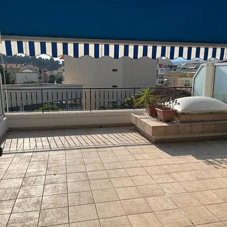 Studio Port De Apartment Nice